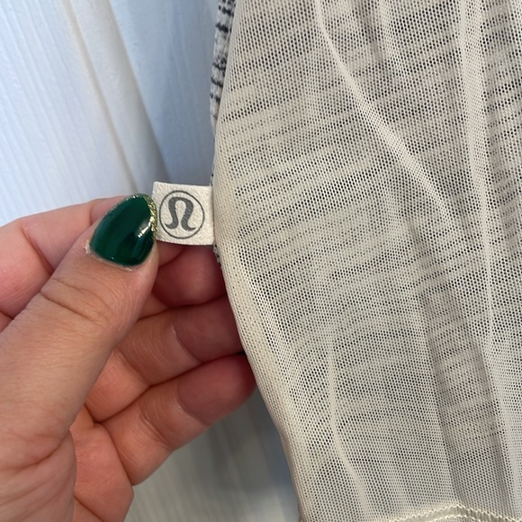 Lululemon workout top - Picture 4 of 5